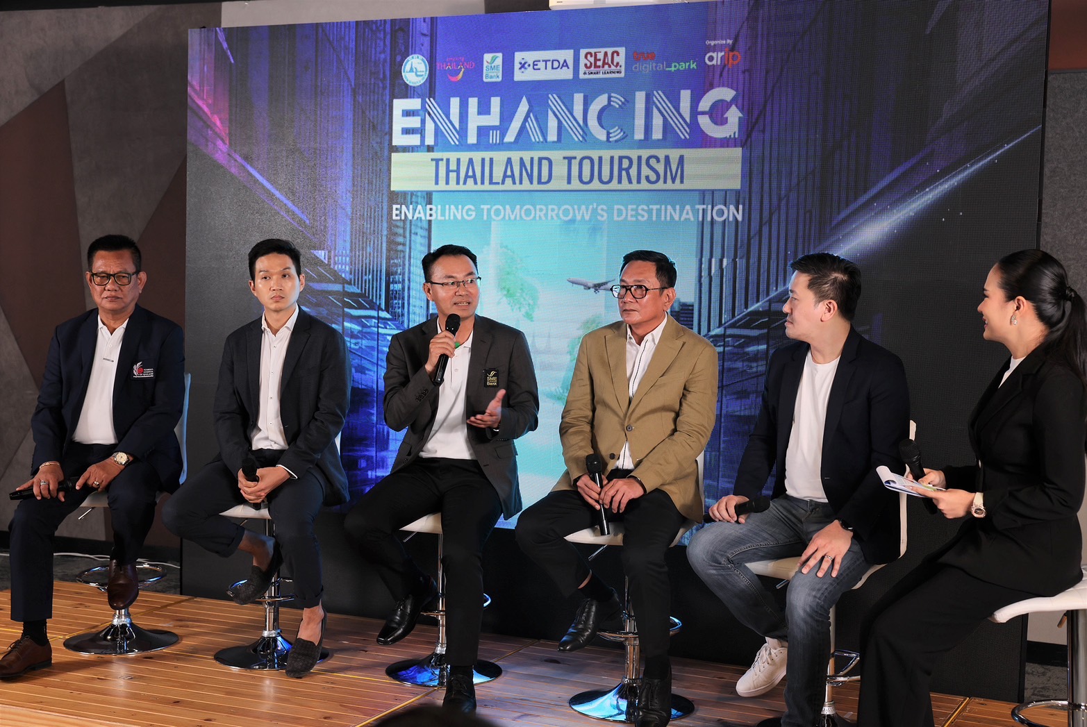 SME D Bank เดินหน้าปลุกธุรกิจท่องเที่ยว บุก "เติมทุนคู่พัฒนา" งาน "Enhancing Thailand Tourism 2023"