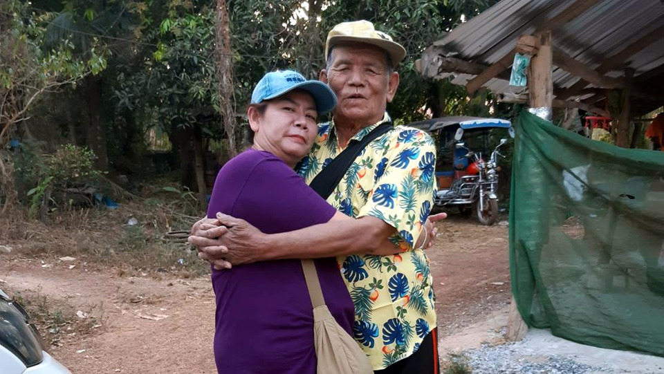 ชีวิตจริงยิ่งกว่านิยาย!! สาวปทุมฯ พบพ่อครั้งแรก หลังพลัดพรากนานกว่า 50 ปี