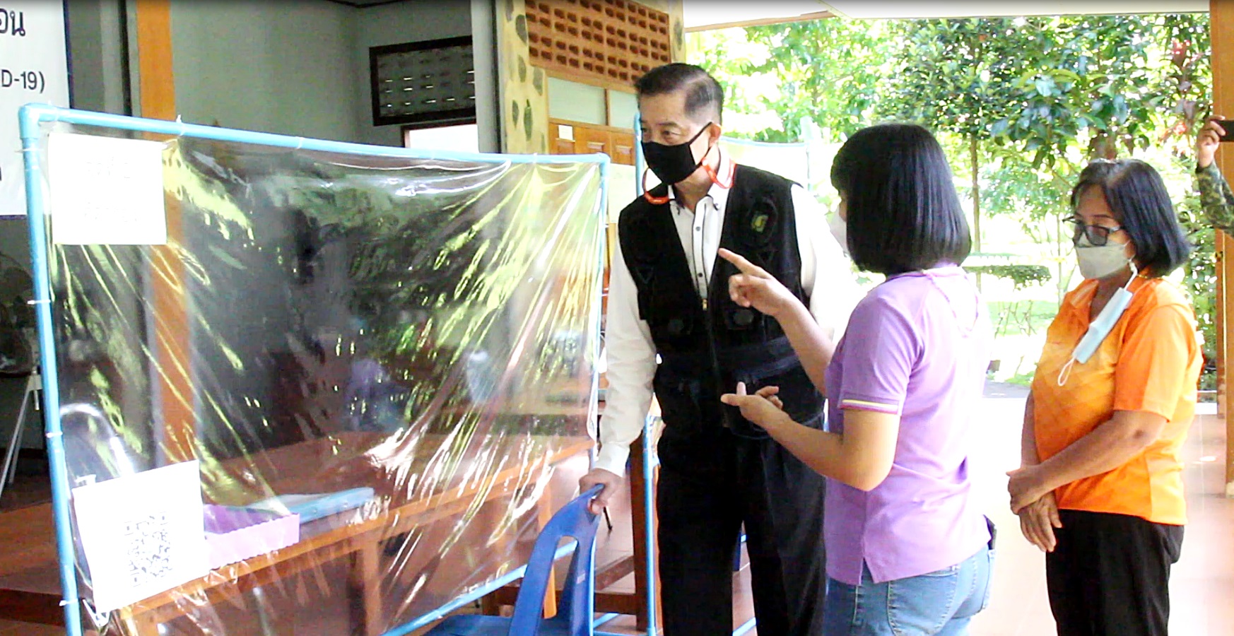 ผู้ว่าฯแม่ฮ่องสอน ลงพื้นที่ตรวจ Local Quarantine  ประจำตำบลห้วยผา ณ วัดป่าถ้ำวัวสูญญตาราม