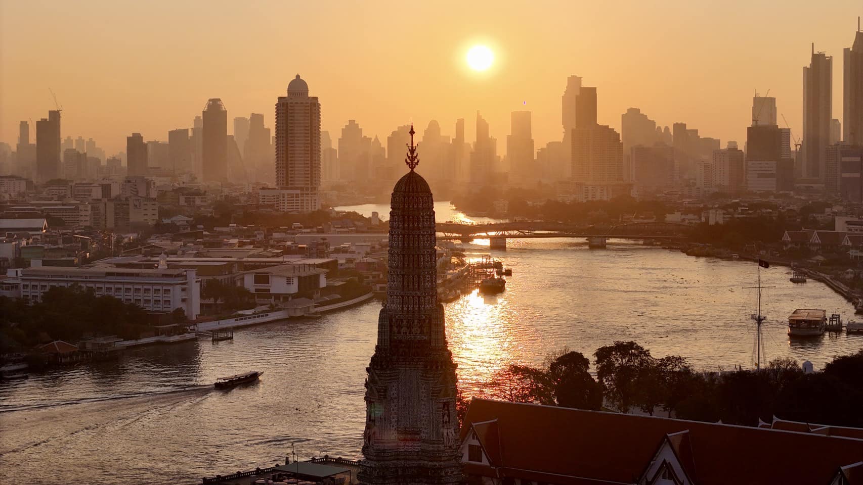 ต้อนรับศักราชใหม่ 2568 เสริมสิริมงคลต้อนรับแสงแรกของปี