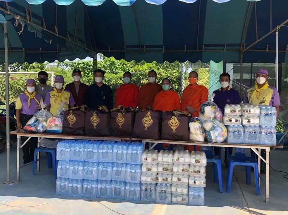 "สมเด็จพระมหาธีราจารย์" มอบถุงยังชีพ  ช่วยผู้ประสบอุทกภัย ต.โผงเผง อ.ป่าโมก จ.อ่างทอง