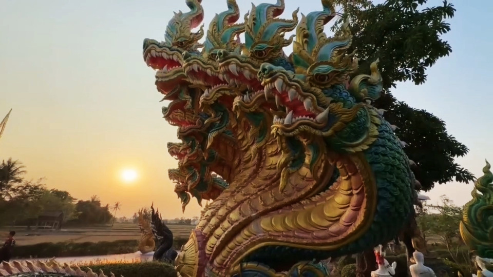 สายมูห้ามพลาด! อุทยานนาควัตร ชวนสรงน้ำ 9 นาคา ชมพญานาคคายลูกไฟ