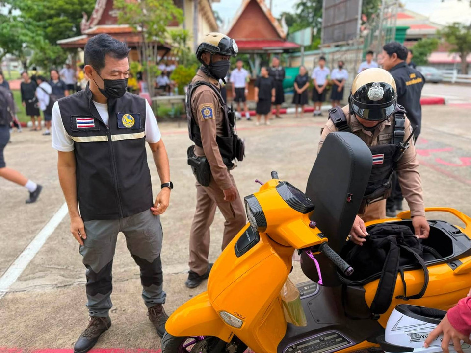สภ.ป่าโมก-ฝ่ายปกครอง ตรวจเข้มความปลอดภัยโรงเรียน สร้างความมั่นใจนักเรียนและครู