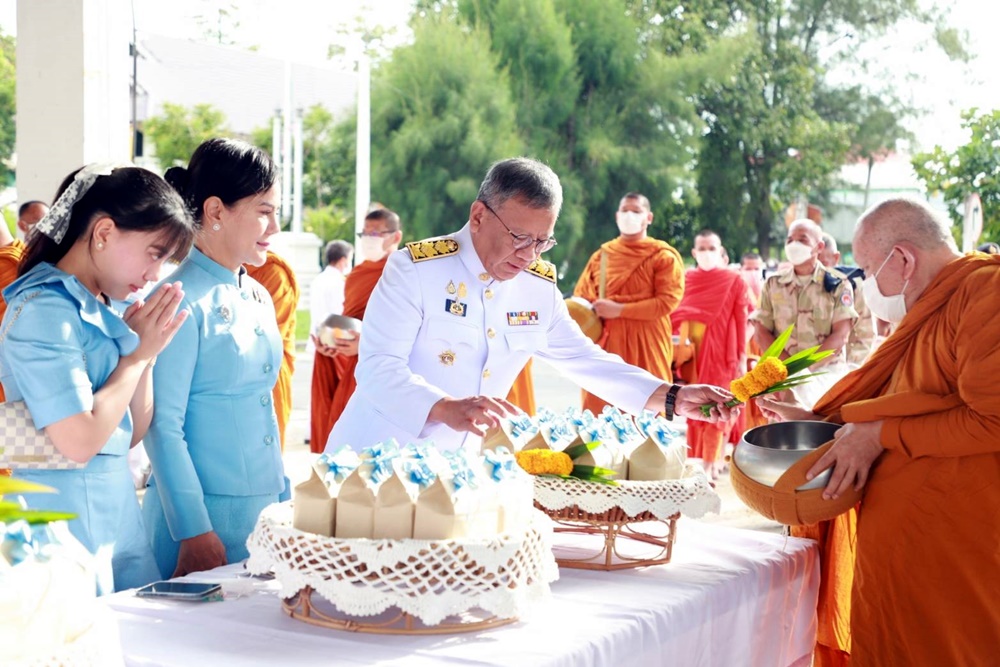 ผู้ว่าฯยโสธร นำภาครัฐ-เอกชน-ปชช.ทำบุญตักบาตร ถวายพระราชกุศลเนื่องในโอกาสวันมหามงคลเฉลิมพระชนมพรรษา 12 สิงหาคม 2566