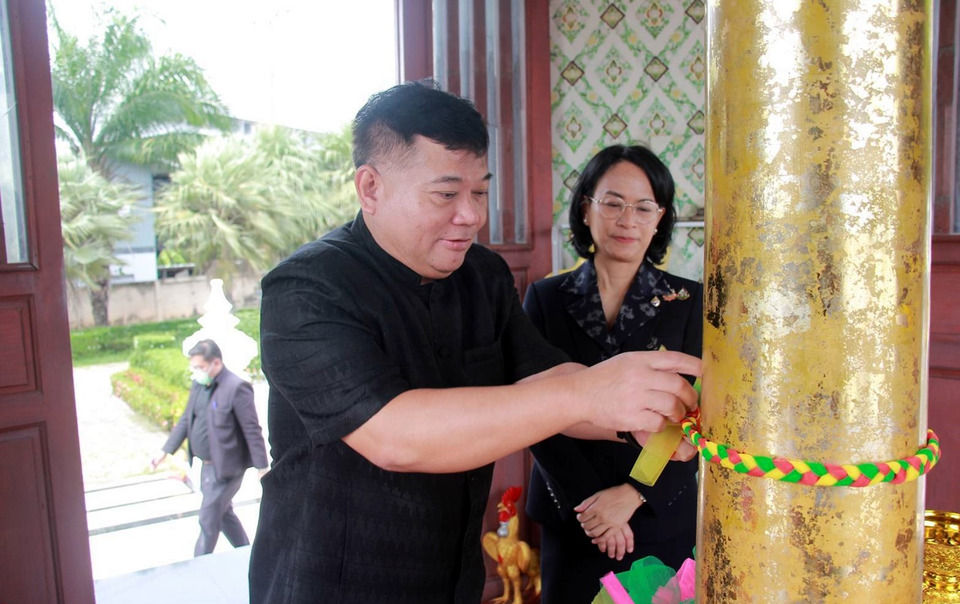 ผู้ว่าฯอ่างทองคนใหม่ เข้ารับตำแหน่ง กราบสักการะสิ่งศักดิ์สิทธิ์ประจำจังหวัด