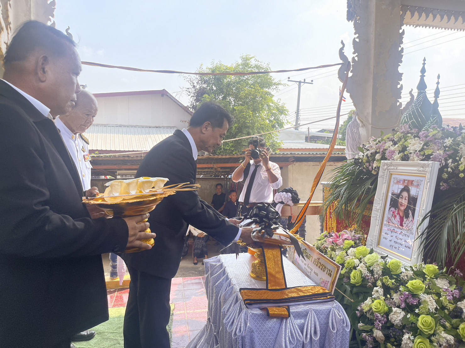 “หมอชลน่าน” นำทีมเพื่อไทย ส่งวิญญาณ “ครูสุจินดา” นักต่อสู้เพื่อประชาธิปไตย