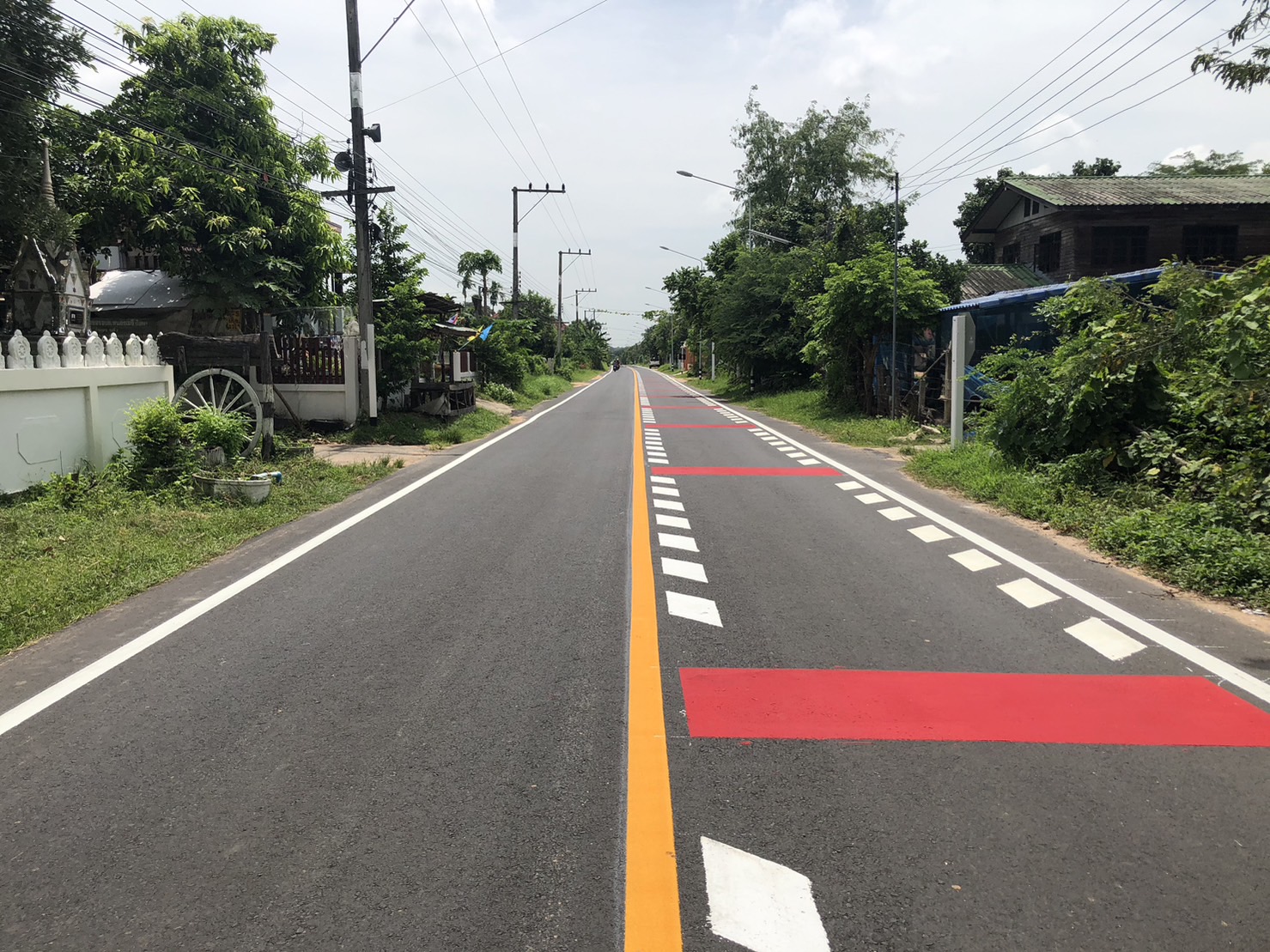 ทช.ซ่อมผิวทางแอสฟัลท์ติกคอนกรีต สายทาง สร.3027 แยก ทล.214–บ้านเมืองลีง อำเภอท่าตูม เสร็จสมบูรณ์