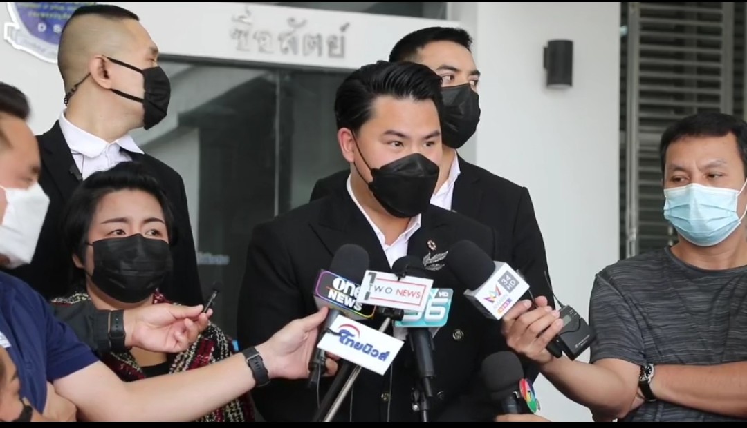 กันจอมพลัง พา "น้อง เอ" ทหารหญิงรับใช้พบพนักงานสอบสวนคดีค้ามนุษย์
