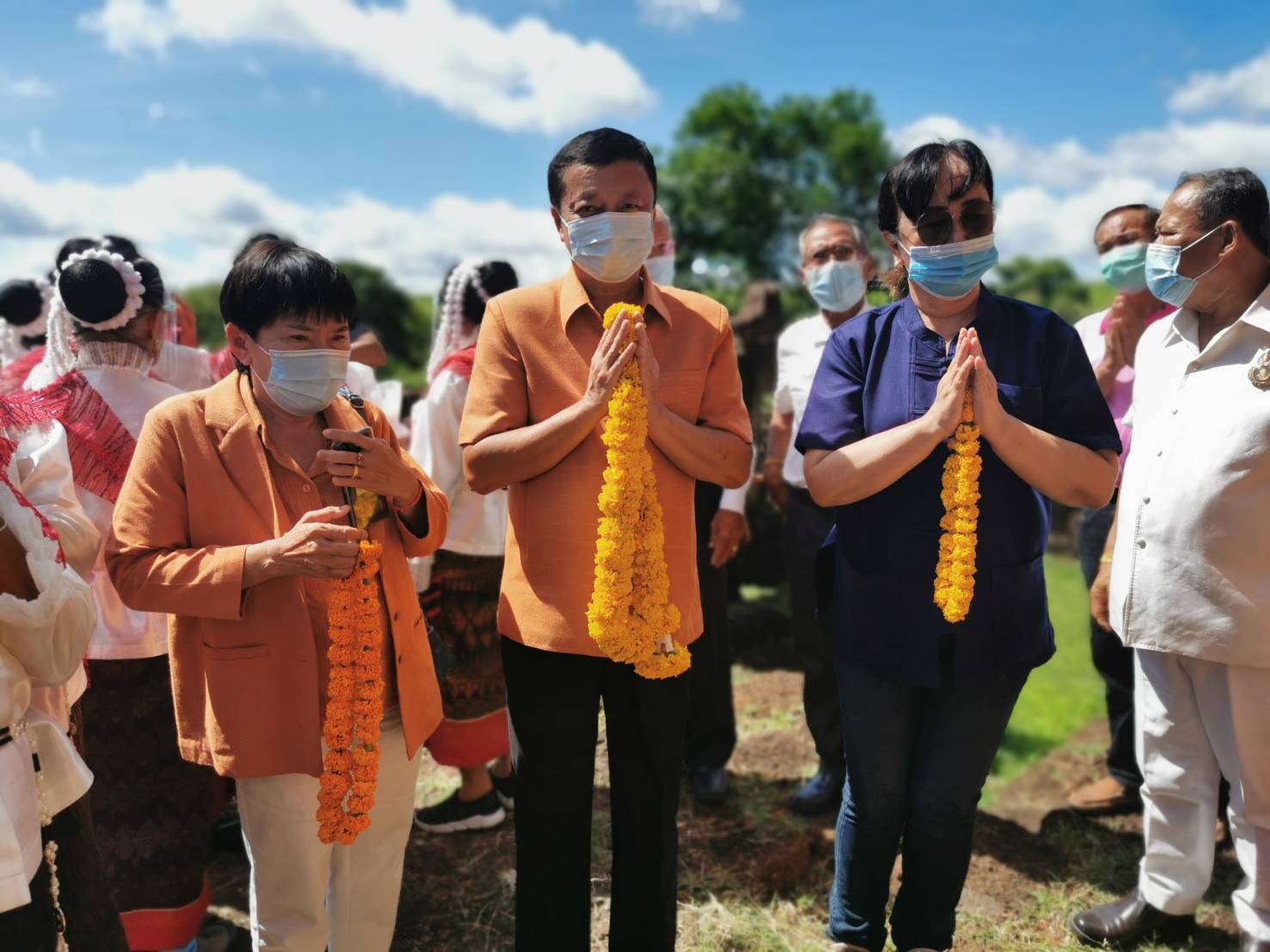 เทศบาลโนนดินแดง​ บวงสรวง​ "ปราสาทหนองหงส์" วอนส่งทับหลังกลับคืน