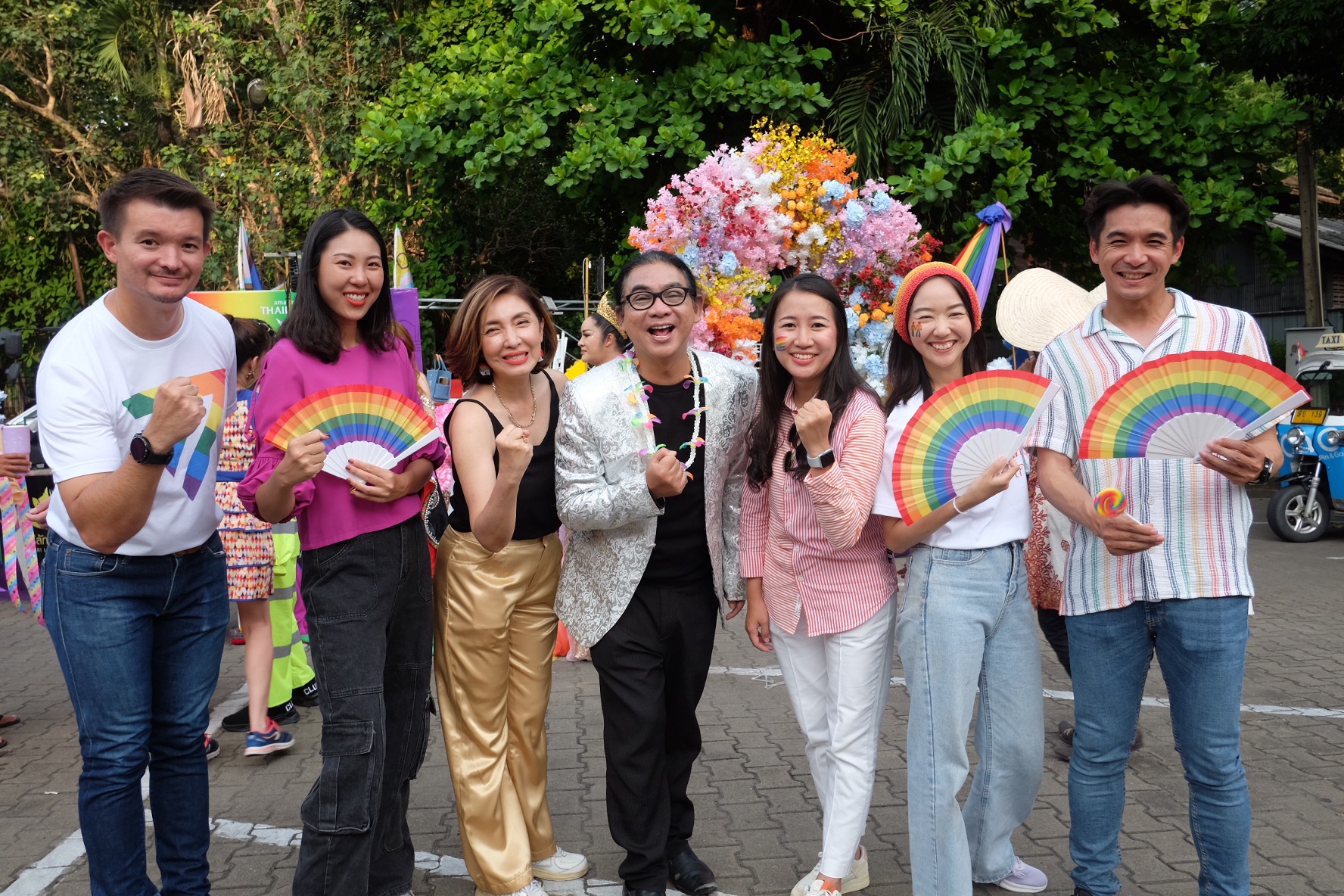 ‘ก้าวไกล’ ร่วมงาน Chiangmai Pride ยืนยันผ่านสมรสเท่าเทียมทันที พร้อมผลักดันนโยบายเพื่อความเท่าเทียมทางเพศ