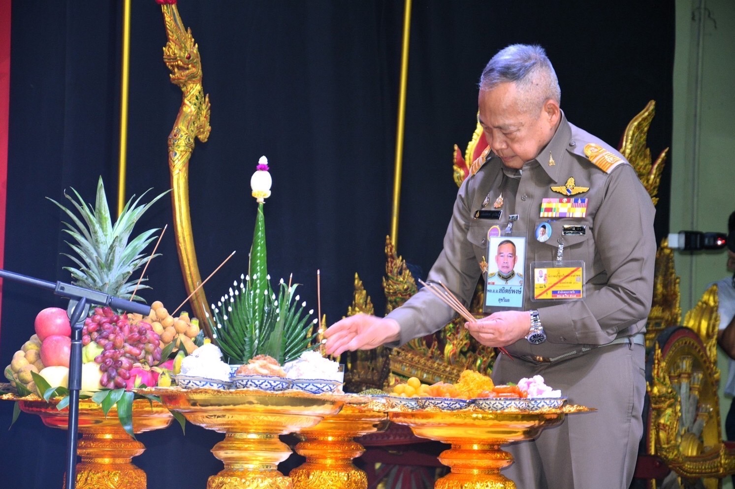ราชเลขานุการในพระองค์ฯ เป็นประธานพิธีคำนับครู โขนมูลนิธิส่งเสริมศิลปาชีพฯ ตอน “พระจักราวตาร”