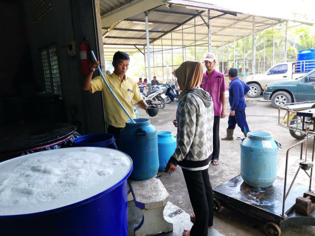 กยท.  เล็งดึงน้ำยางสดออกจากระบบตลาดกว่า 2 แสนตัน หวังดันราคาสูงขึ้น