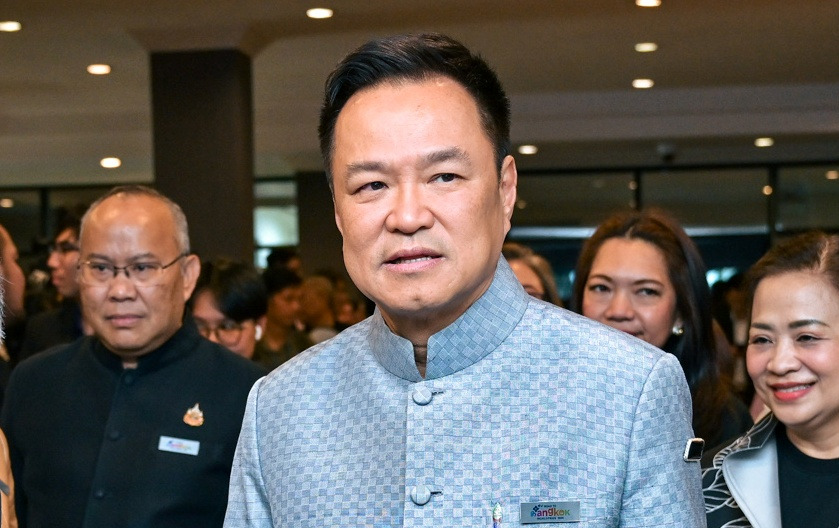 “อนุทิน” ย้ำทุกฝ่ายต้องอยู่ใต้กฎหมาย ปม “เสรีพิศุทธ์” บุกบ้าน “เนวิน” ชี้คดีเขากระโดง–ฮั้ว สว. อยู่ในกระบวนการยุติธรรม