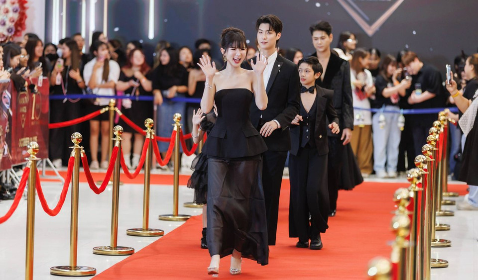 เกลิน–ธัญรดี นำทีม “ปานดวงใจ Signature” ร่วมเดินพรมแดง MAYA TV AWARDS 2025