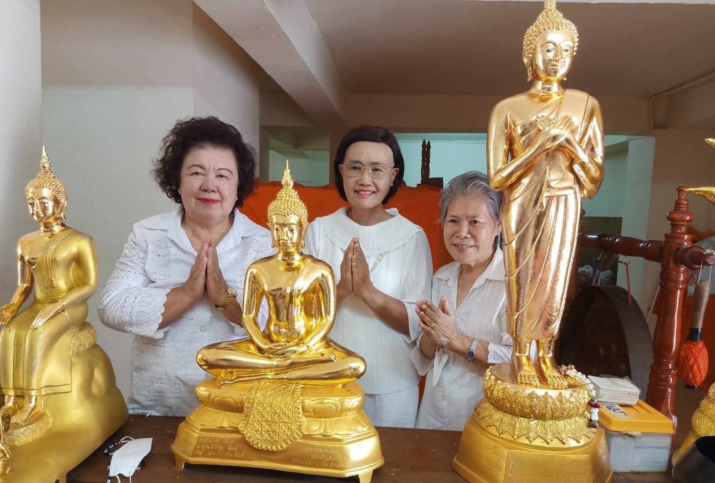 "แก้ว ชาญวุฒิ"ศิษย์เก่าสวนกุหลาบวิทยาลัย( osk98 )ชวนครูเก่าร่วมกิจกรรมปิดทองพระ