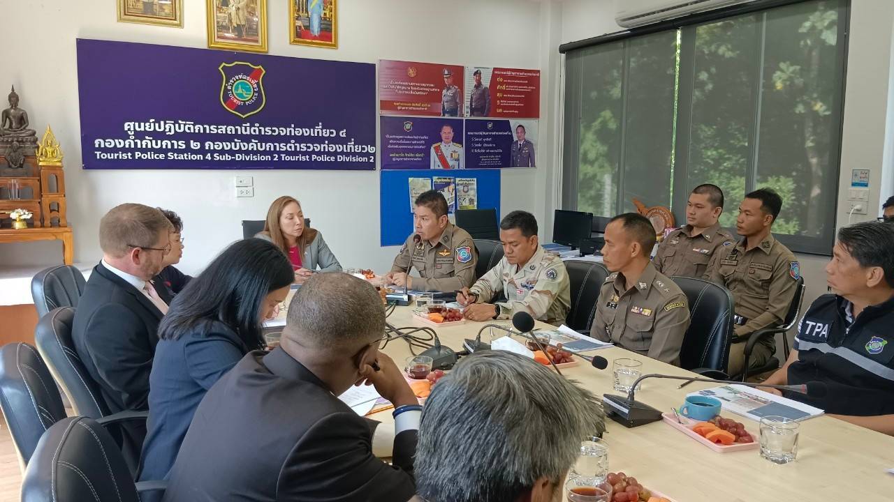 กงสุลใหญ่อเมริกันเข้าพบตำรวจท่องเที่ยว 