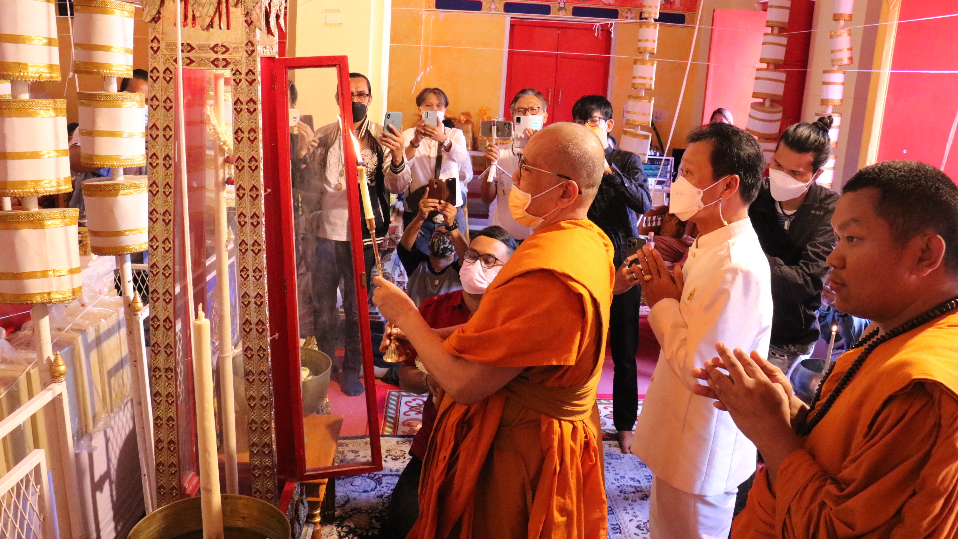  ระดมสุดยอดพระเกจิอาจารย์ดังทั่วประเทศ 19 รูป พุทธาภิเษกวัตถุมงคลพระขุนแผนเศรษฐีพรายกุมาร เหรียญพระนารายณ์มหาราช
