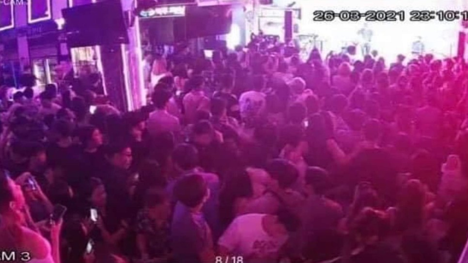 ขอนแก่น สั่งปิดผับดัง หลังผู้ติดโควิด-19 สองรายเข้าใช้บริการ​ ปล่อยให้ลูกค้าเข้าไปชมคอนเสิร์ตมากเกินกำหนดถึง 320 คน