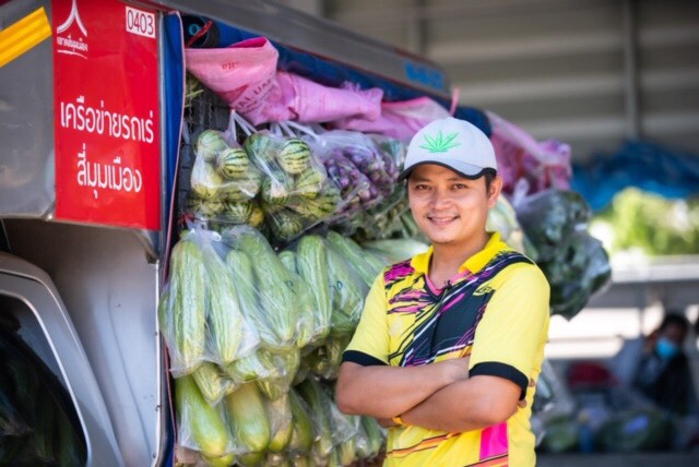 จากลูกจ้างสู่พ่อค้ารถเร่ตลาดสี่มุมเมืองพลิกชีวิตหนุ่มร้อยเอ็ดมีรายได้หลักแสน