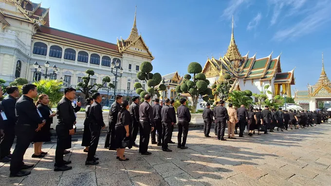 ประชาชนหลั่งไหล เข้ากราบถวายบังคมพระบรมศพ "พระพันปีหลวง" กว่า 1.7 แสนคน 