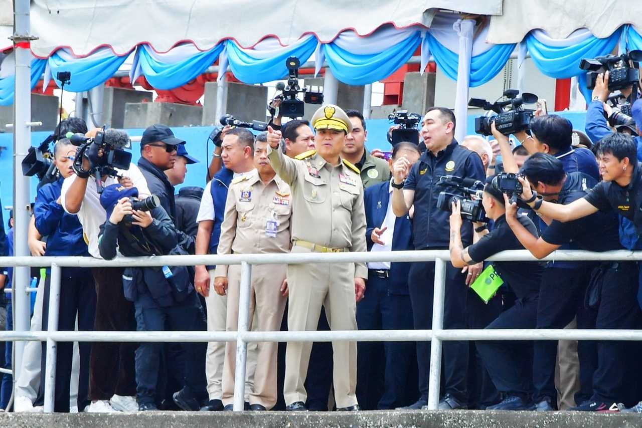 กรมชลฯ ทุ่ม 400 ล. ฟื้นฟูคลอง ร.1 เสริมชีตไพล์ 5,000 แผ่น พร้อมแผนระยะยาวเพิ่มศักยภาพระบายน้ำ
