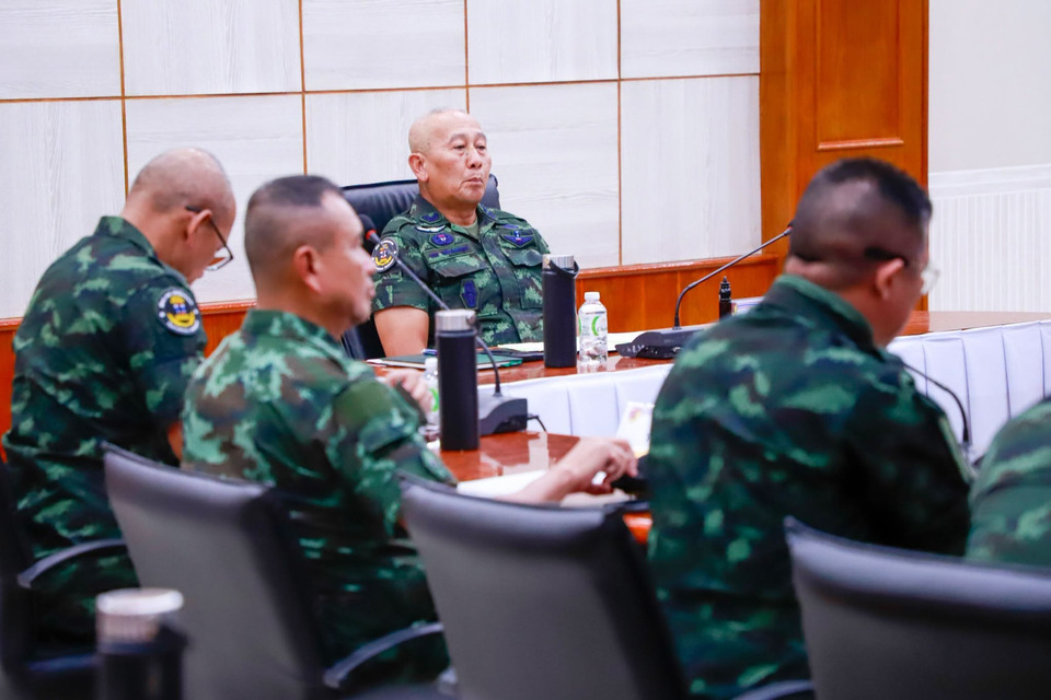 "ผบ.ทบ." ลงพื้นที่นราธิวาส ย้ำบังคับใช้กฎหมาย-ยกระดับความปลอดภัย สั่งดูแลครอบครัวกำลังพลผู้เสียสละเต็มที่