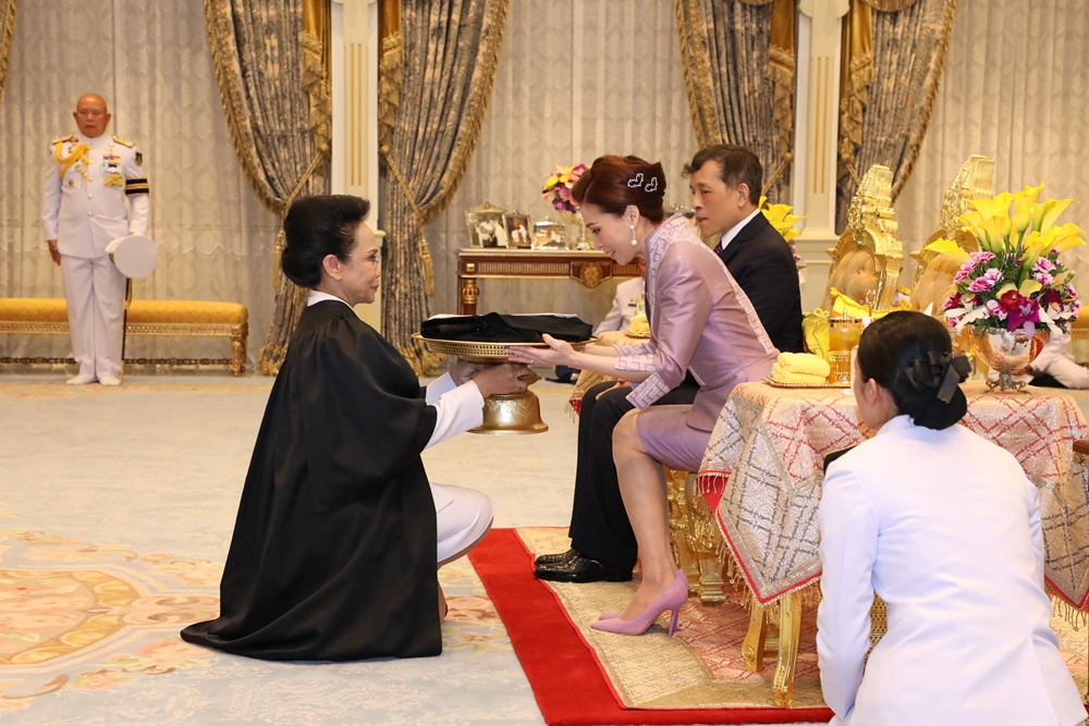 "พระราชินี" ทรงรับทูลเกล้าฯ ถวายตำแหน่งสมาชิกกิตติมศักดิ์แห่งเนติบัณฑิตยสภา