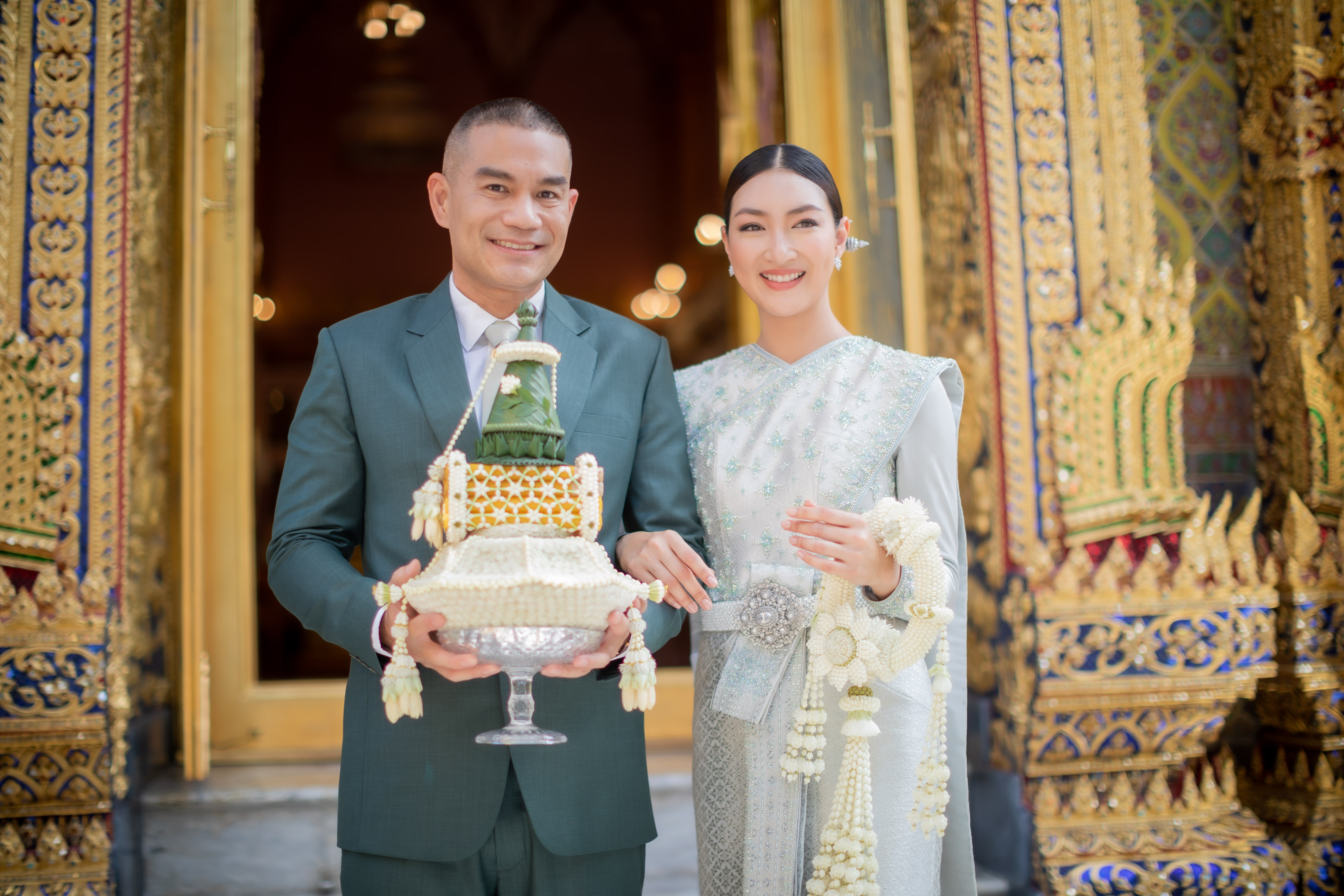 "แพนเค้ก-พี่หมี" พร้อมแต่ง10 มิ.ย. ควงคู่หวาน เข้าเฝ้า "สมเด็จพระสังฆราช" รับประทานน้ำพระพุทธมนต์