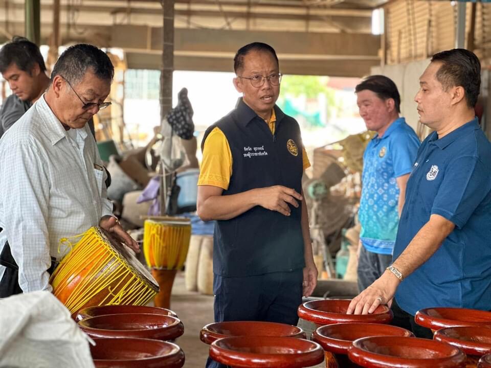 กลุ่มทำกลองตำบลเอกราช หารือแนวทางการขับเคลื่อนพัฒนาพื้นที่สร้างสรรค์อัตลักษณ์หมู่บ้านทำกลองนานาชาติ จังหวัดอ่างทอง