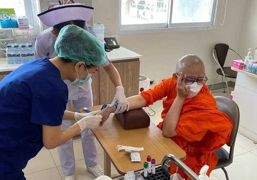 พีคสุดๆ!! เปิดภาพ "พระปรายภิกษุณีสุทัสสนา" พบแพทย์ กลับกลัวเข็ม