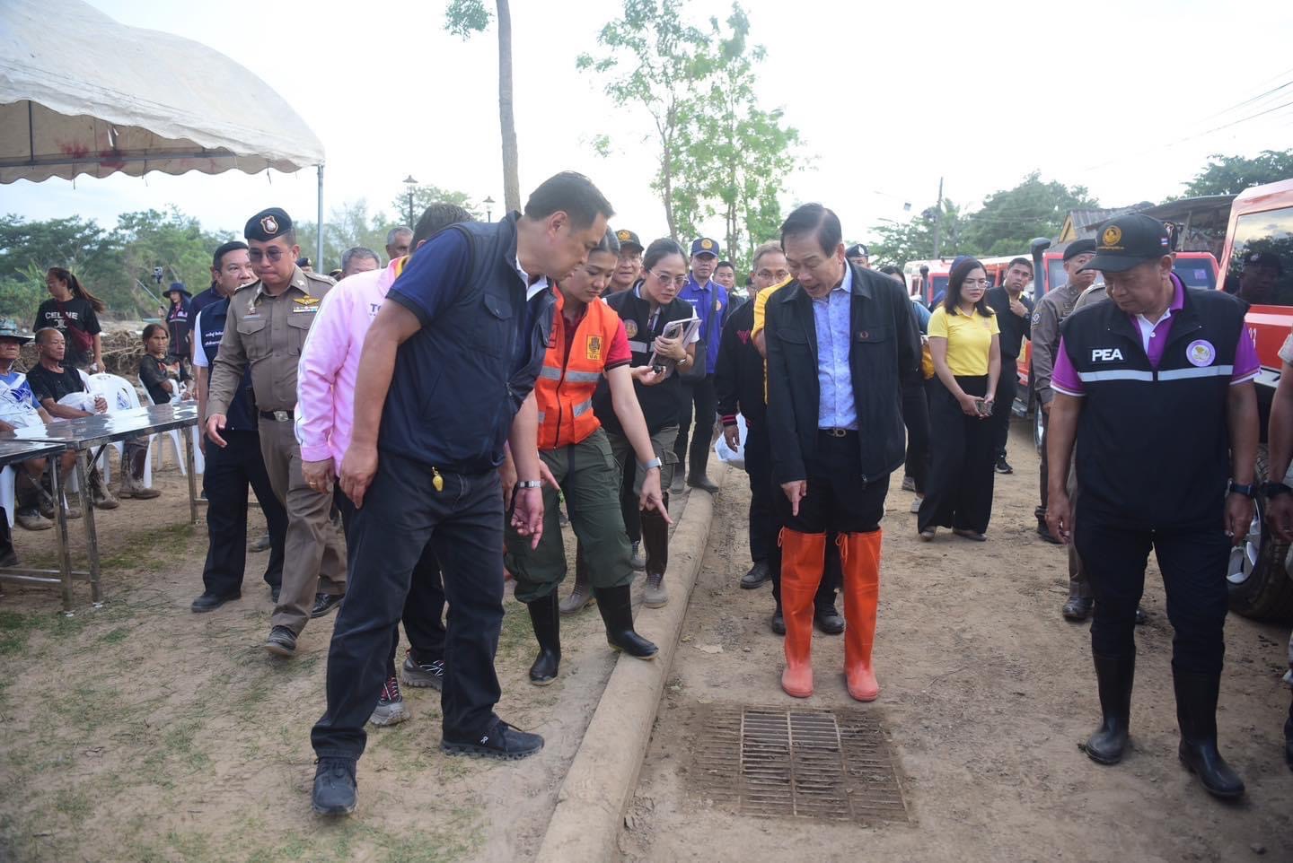 “อนุทิน” ลงพื้นที่น้ำท่วมเชียงรายเร่งช่วยชาวบ้านสั่งเยียวยาไม่ต้องจ่ายค่าน้ำค่าไฟในพื้นที่ประสบภัย