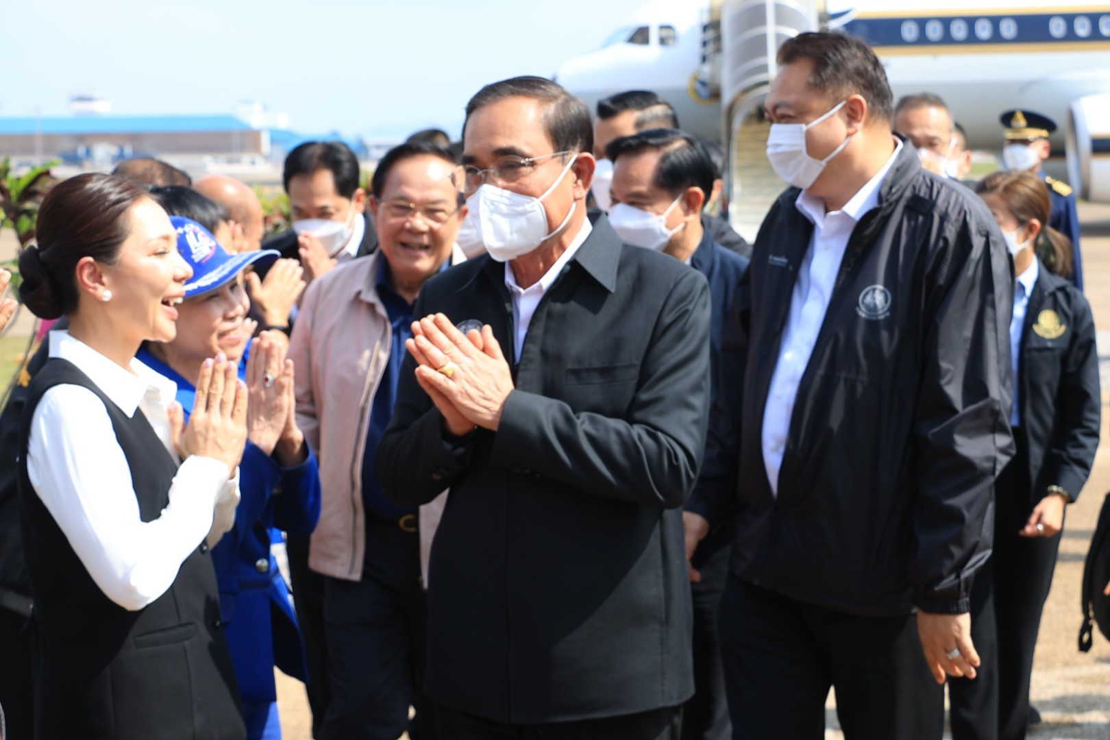 รมว.สุชาติ ร่วมคณะ นายก ลงสุราษฎร์ฯ เยี่ยมกลุ่มแรงงานนอกระบบ