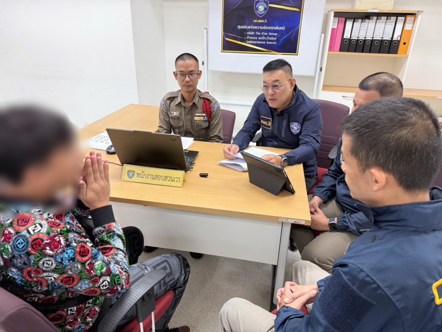 รวบราชารถแห่ “ออย แสงศิลป์” นักร้อง 200 ล้านวิว แปะลิงค์ชวนเล่นพนันออนไลน์