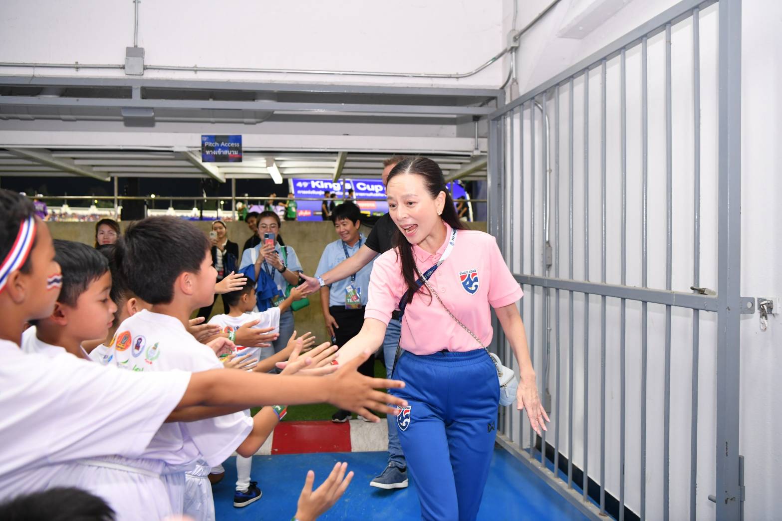 สร้างแรงบันดาลใจ! "มาดามแป้ง" มอบบัตรฟรี ให้ "โรงเรียน-อคาเดมี" เชียร์ช้างศึก เกมอุ่นเครื่อง-เอเชียนคัพ รอบคัดเลือก 