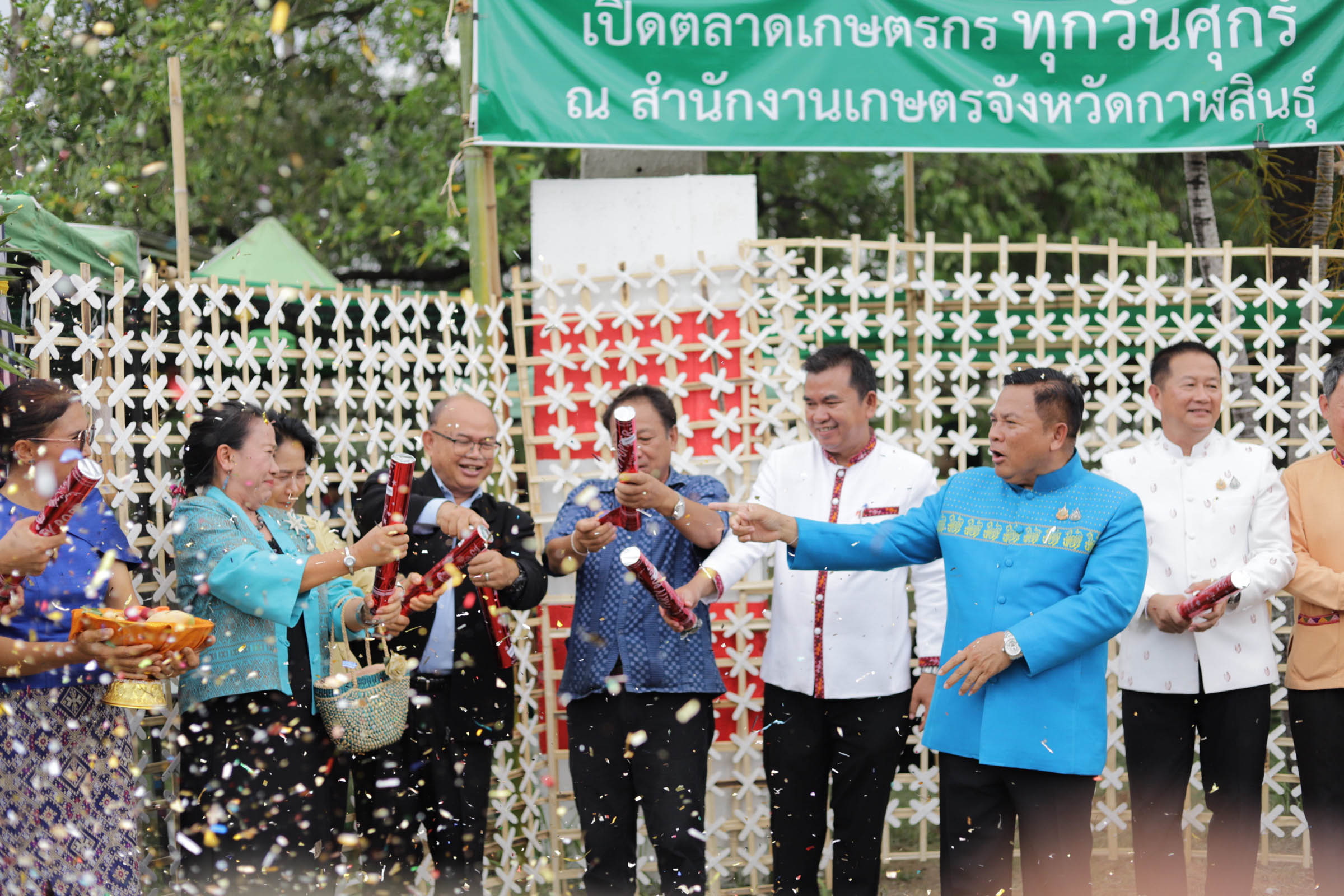 สำนักงานเกษตรจังหวัดกาฬสินธุ์เชื่อมโยงเครือข่ายพัฒนาองค์กรเกษตรกร  18 อำเภอขนสินค้าออกบูธ 