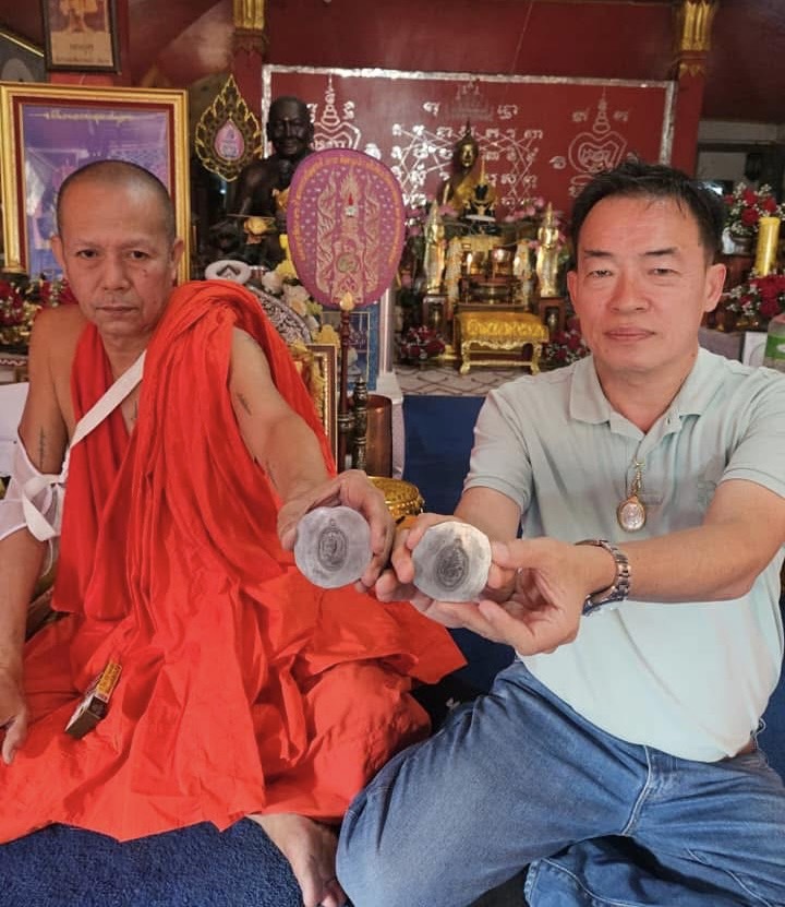 “เฮียหนุ่ย” กาแฟโบราณมังกรบิน” สร้างเหรียญ “มังกรบิน” ถวายพระอาจารย์ต้อม วัดโพธิ์เผือก (ทุ่งมะขามหย่อง) จ.พระนครศรีอยุธยา แจกฟรีในงานฉลองอายุวัฒนมงคล 60 ปี  8 ธ.ค.67 นี้