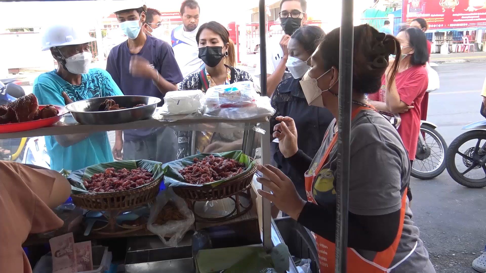 เจ้าอร่อยร้านดังในเมืองสงขลา'ข้าวเหนียวหมูห่อใบตอง'ห่อละ 20บาทขายมานานกว่า 17 ปี