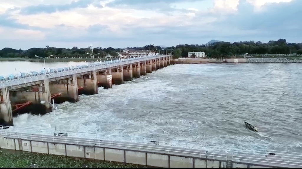 ฝนตกเหนือเขื่อนเจ้าพระยา สั่งปรับเพิ่มระบายน้ำแบบขั้นบันได