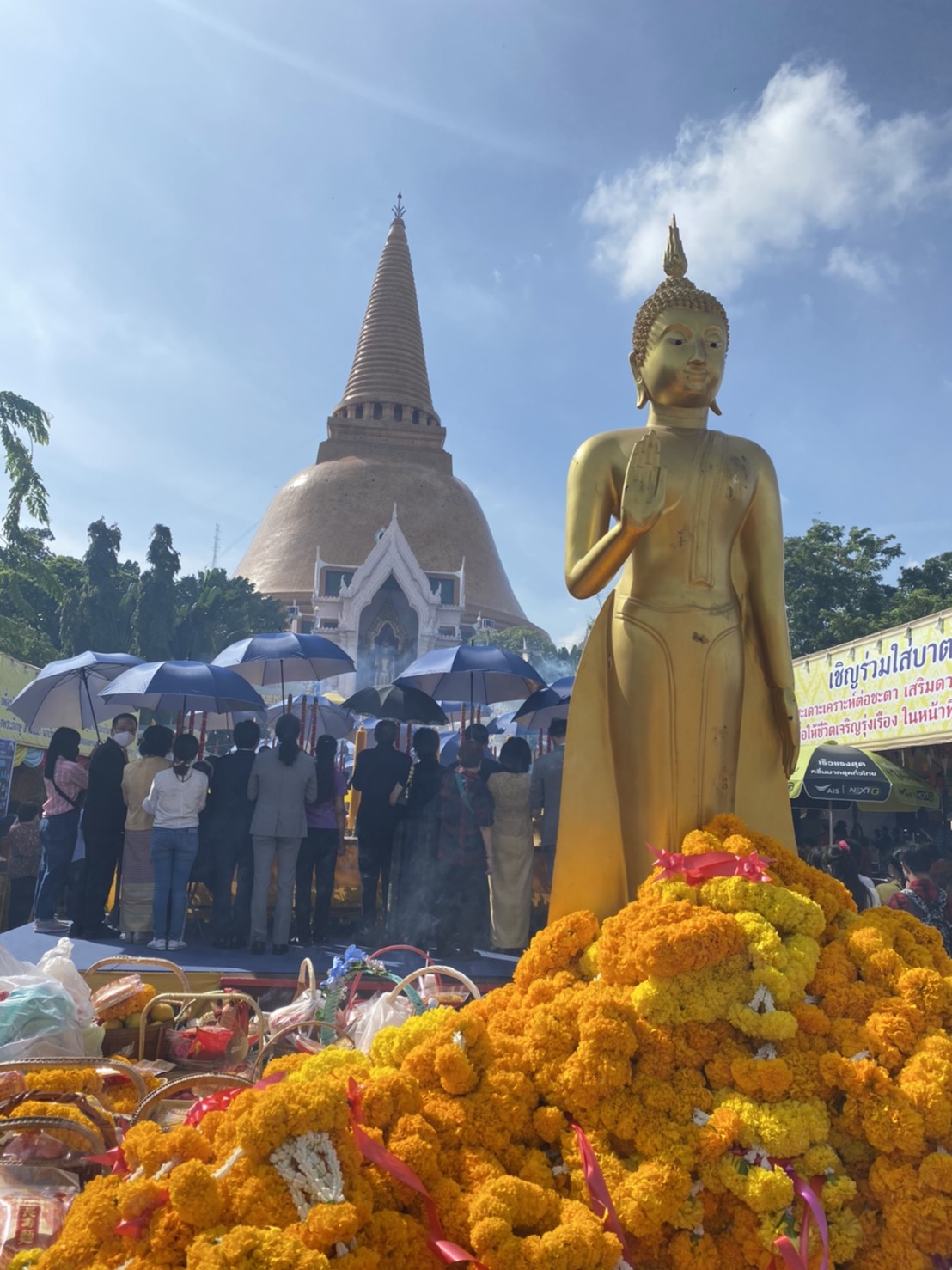 ประชาชนจากทั่วทุกสารทิศ ร่วมพิธีจุดเทียนชัยถวายสักการะบูชาพระร่วงโรจนฤทธิ์ เนื่องในวันคล้าย วันประดิษฐานครบรอบ 105 ปี
