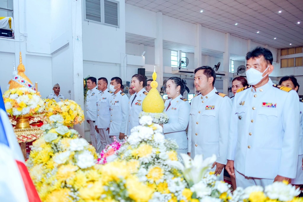 อำเภอบ้านค่าย จัดพิธีวางพานพุ่มถวายราชสดุดี เนื่องในวันที่ระลึกมหาจักรีบรมราชวงศ์ 