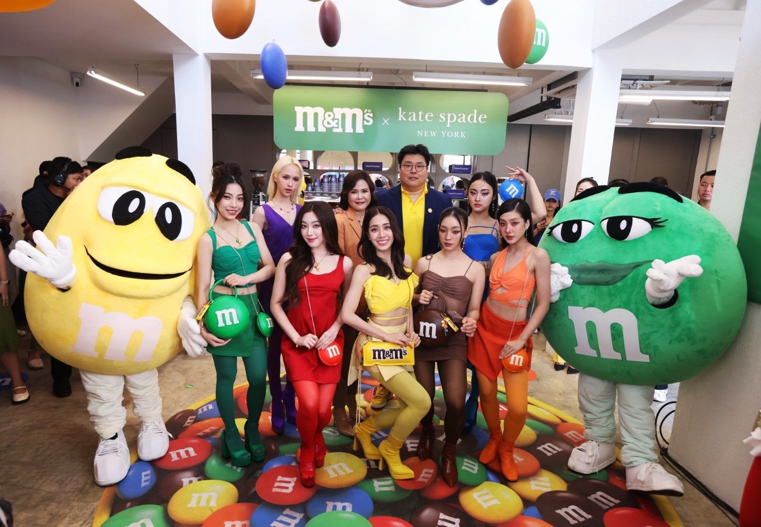 M&M’S® เจาะกลุ่ม Gen Z สายแฟ บุกยึดคาเฟ่ใจกลางเมือง แปลงโฉมเป็น “M&M’S x kate spade new york Statement Candy Pop-up”