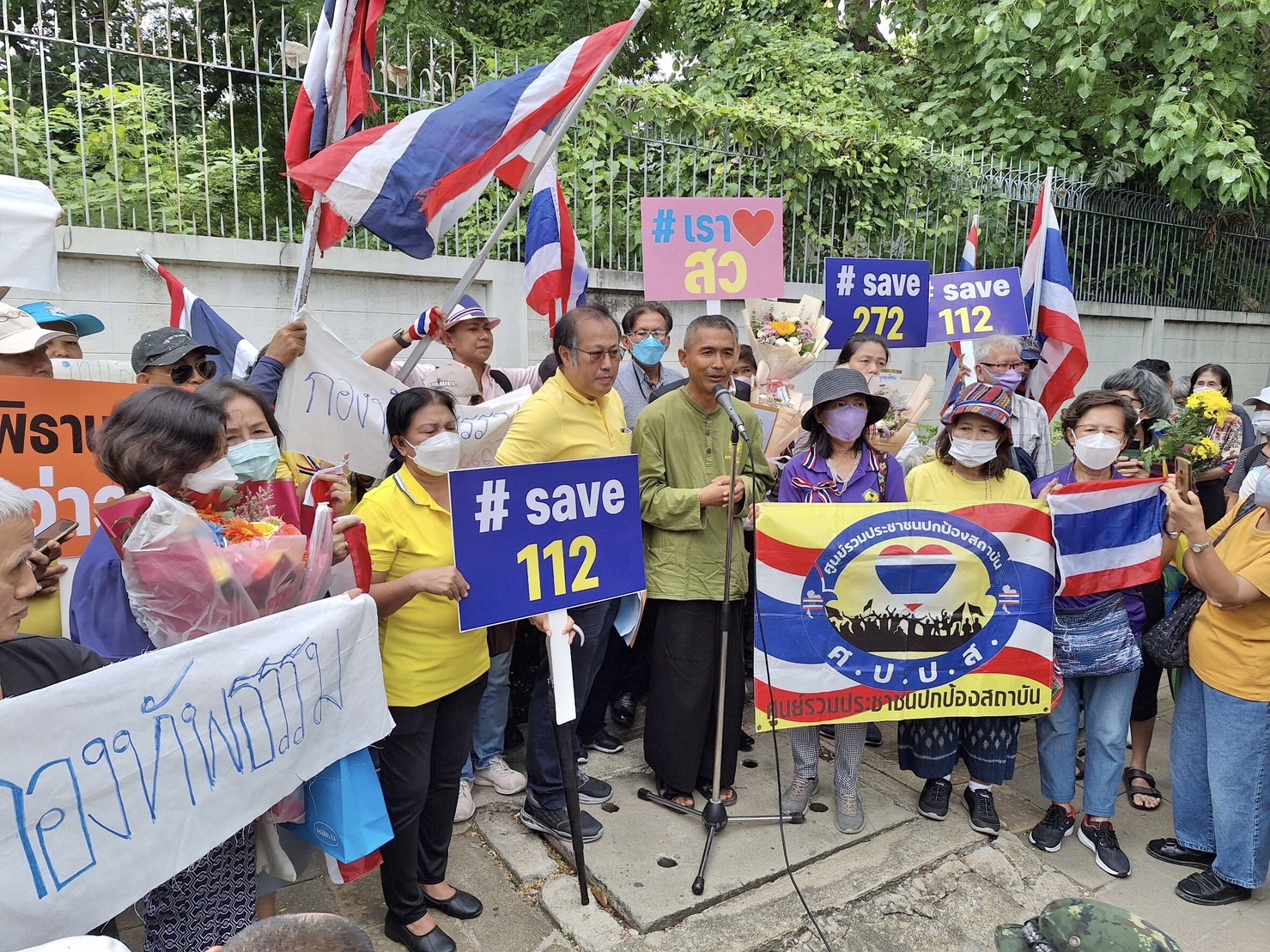  กลุ่มเสื้อหลากสี -กองทัพธรรม ร่วมให้กำลังใจ  ส.ว.(ประมวลภาพ)