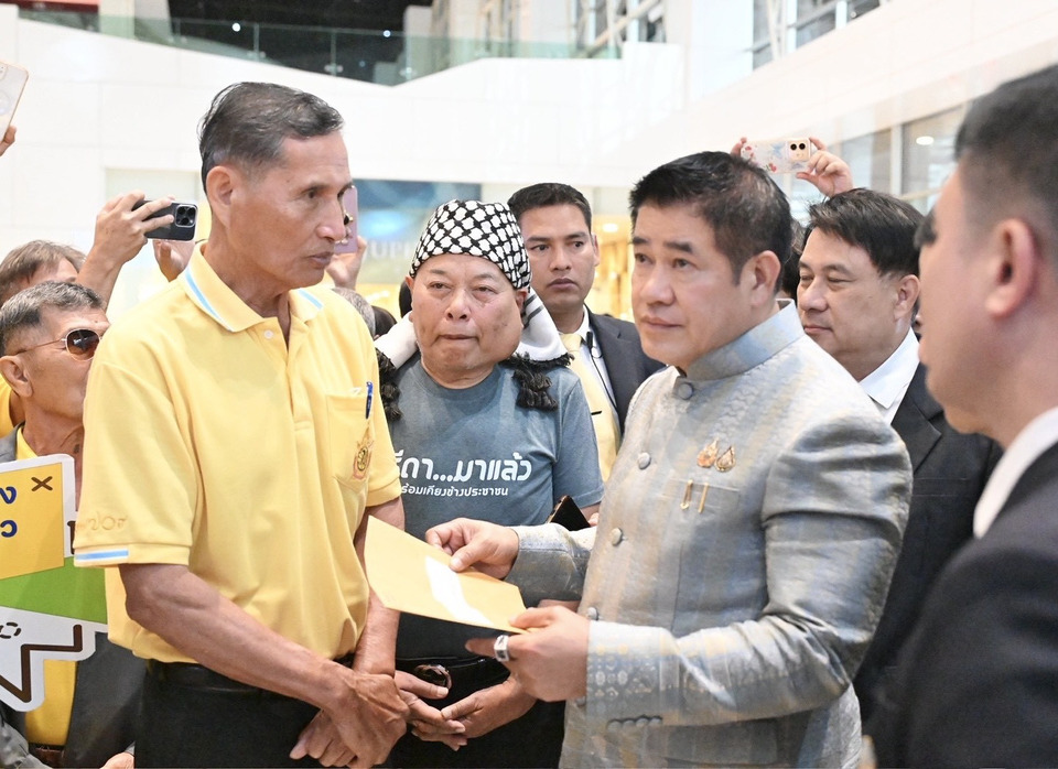 “ธรรมนัส” ฟังปัญหาผู้เลี้ยงโคนมรับปากเร่งแก้ไข