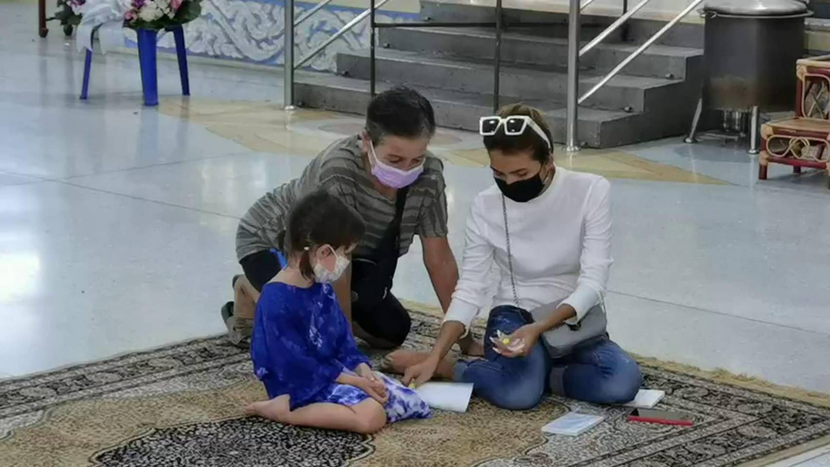 ญาติตั้งศพน้องนาเดียสวดพระอภิธรรมวัดหลักหก 