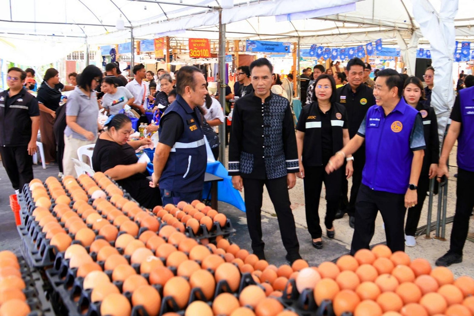 ลพบุรีจัดงานธงฟ้าเยียวยา ลดค่าครองชีพ กระจายสินค้าราคาถูกครบ 11 อำเภอ