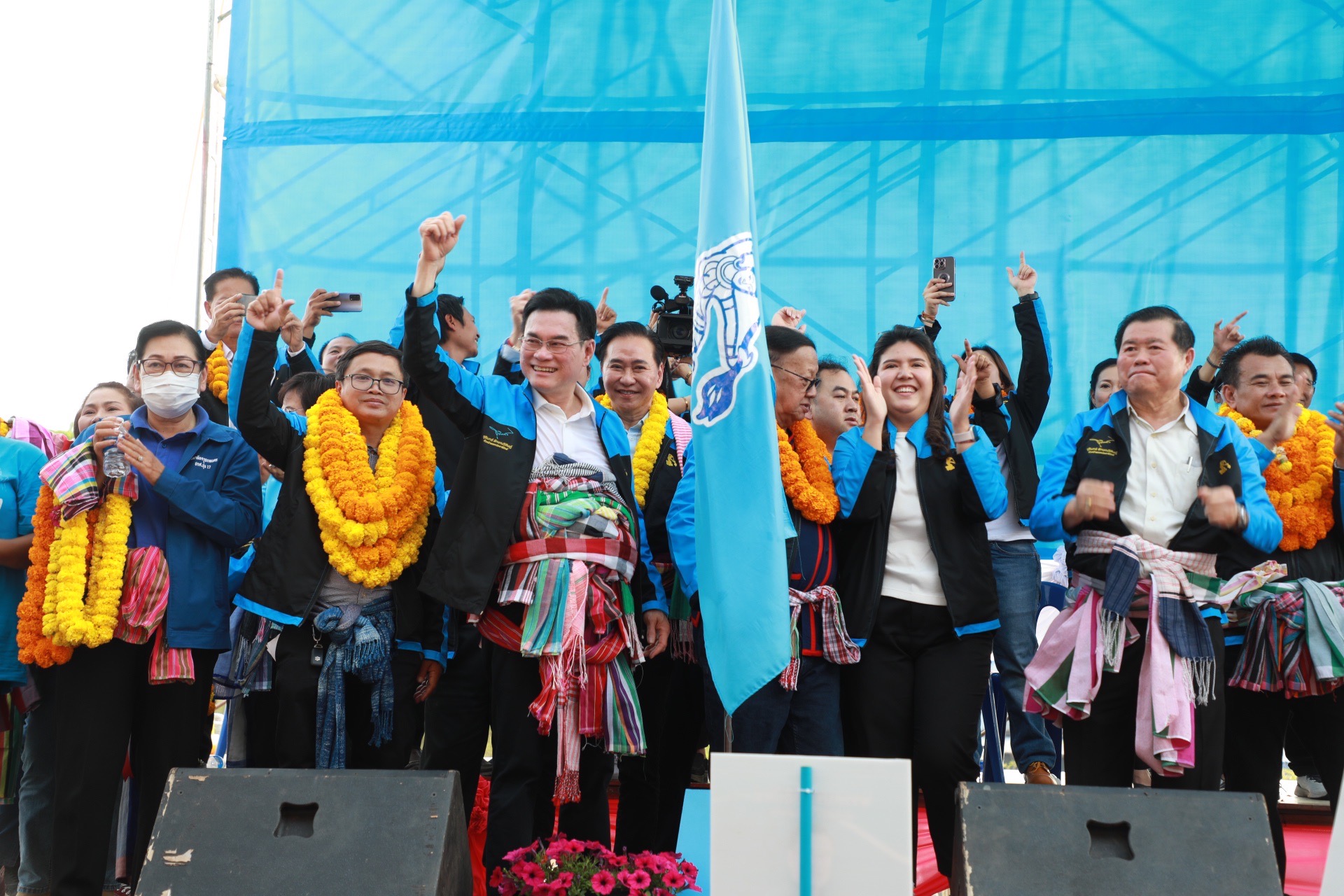 อีสานสะเทือน ! "จุรินทร์" นำทัพปราศรัยสกลนคร  ขอโอกาสคนอีสานเลือก "ประชาธิปัตย์" 