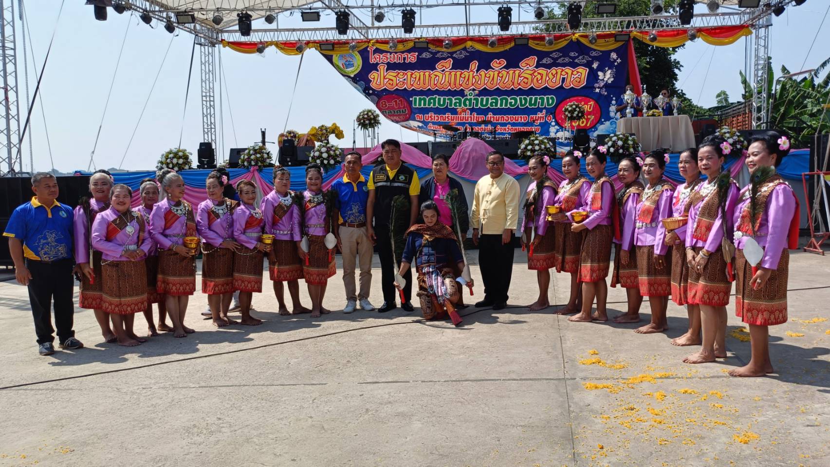 จ.หนองคาย-อ.ท่าบ่อ โดย ทต.กองนาง จัดงานประเพณีแข่งเรือยาวไทย-ลาว สานสัมพันธ์ 2 ฝั่งโขง