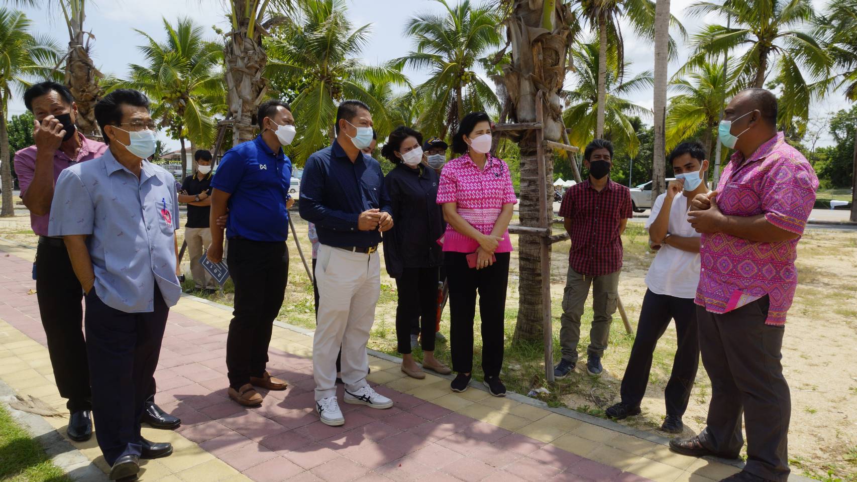 นายก.ทต.นาจอมเทียน นำคณะลงพื้นที่ จัดระเบียบชายหาด หลังรับหน้าที่