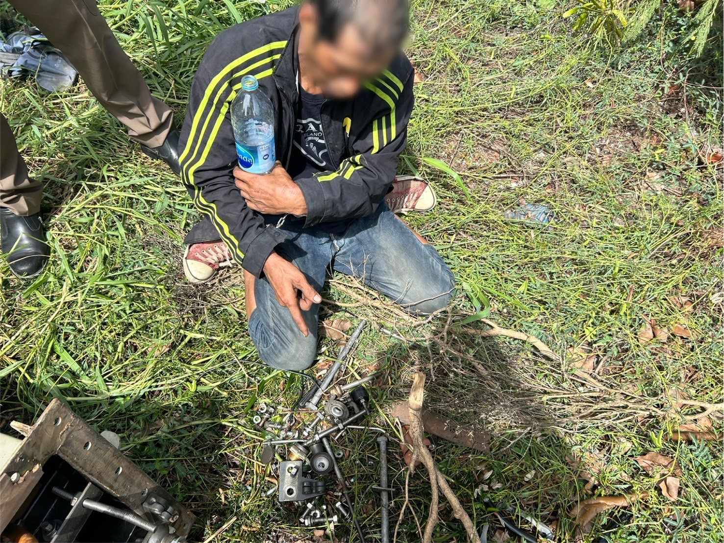 รวบหนุ่มใหญ่ตระเวนลักหม้อแปลงไฟฟ้า-สายไฟริมถนนพระราม 2 ต้นเหตุหลักไฟฟ้าดับตามท้องถนน