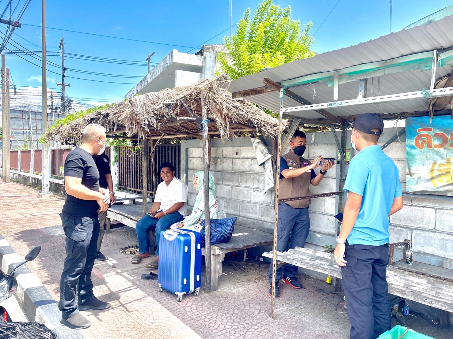 ผกก.สภ.เมืองนราธิวาส เดินตรวจจุดสุ่มเสี่ยง จุดล่อแหลม ป้องกันการก่อเหตุเชิงรุก